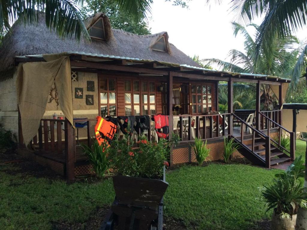 Coras'S Place 巴卡拉尔 外观 照片